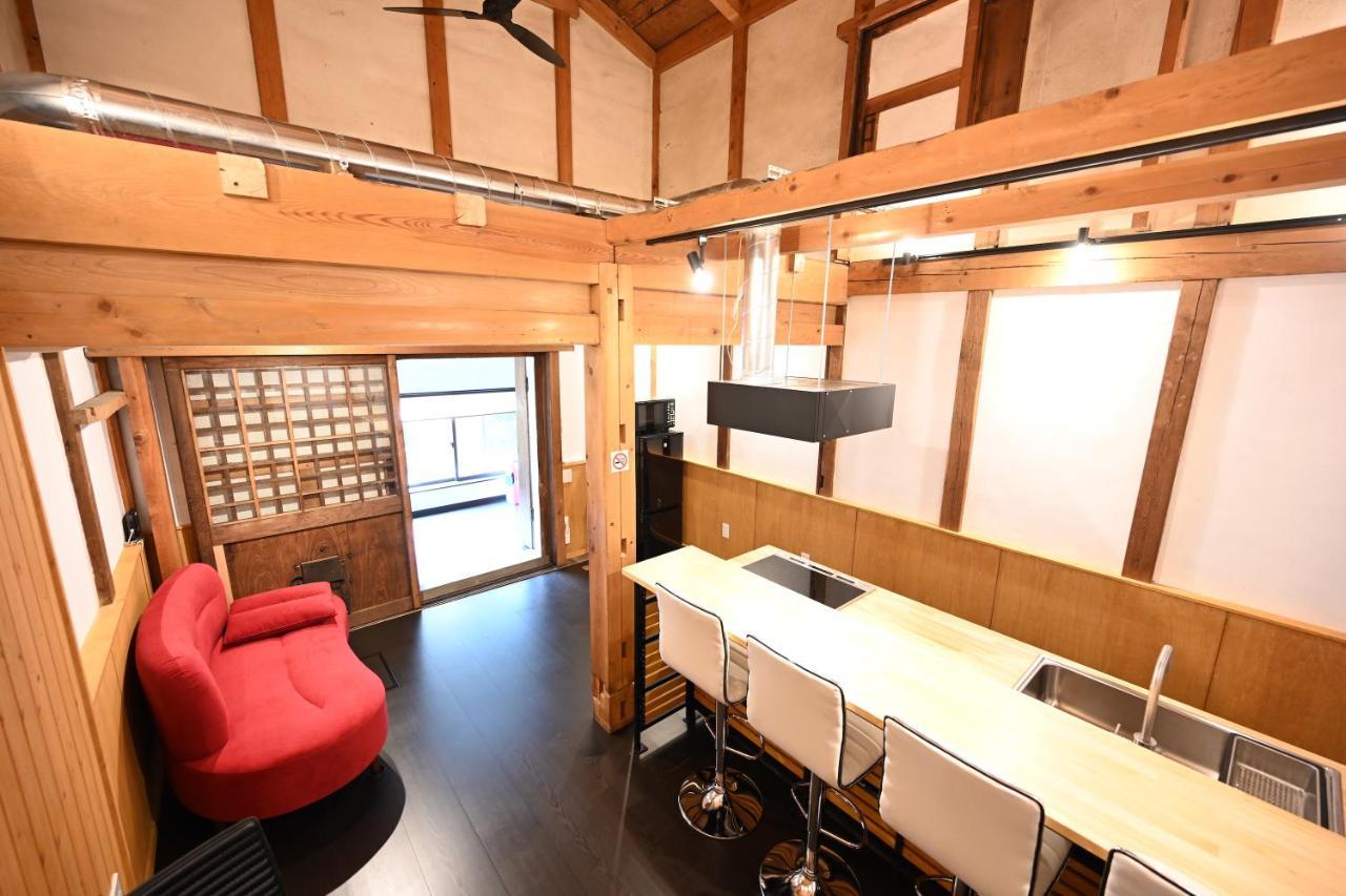 Manabi-Stay Takayama モダンな蔵ダイニングと半露天風呂付き古民家一棟貸切ホテル エクステリア 写真